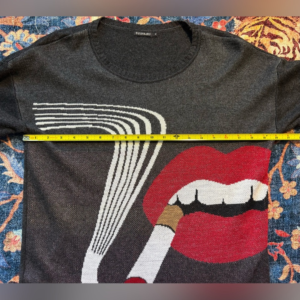 Le Lis Blanc Deux Graphic Sweater - Gray and Red size Medium - Picture 6 of 9